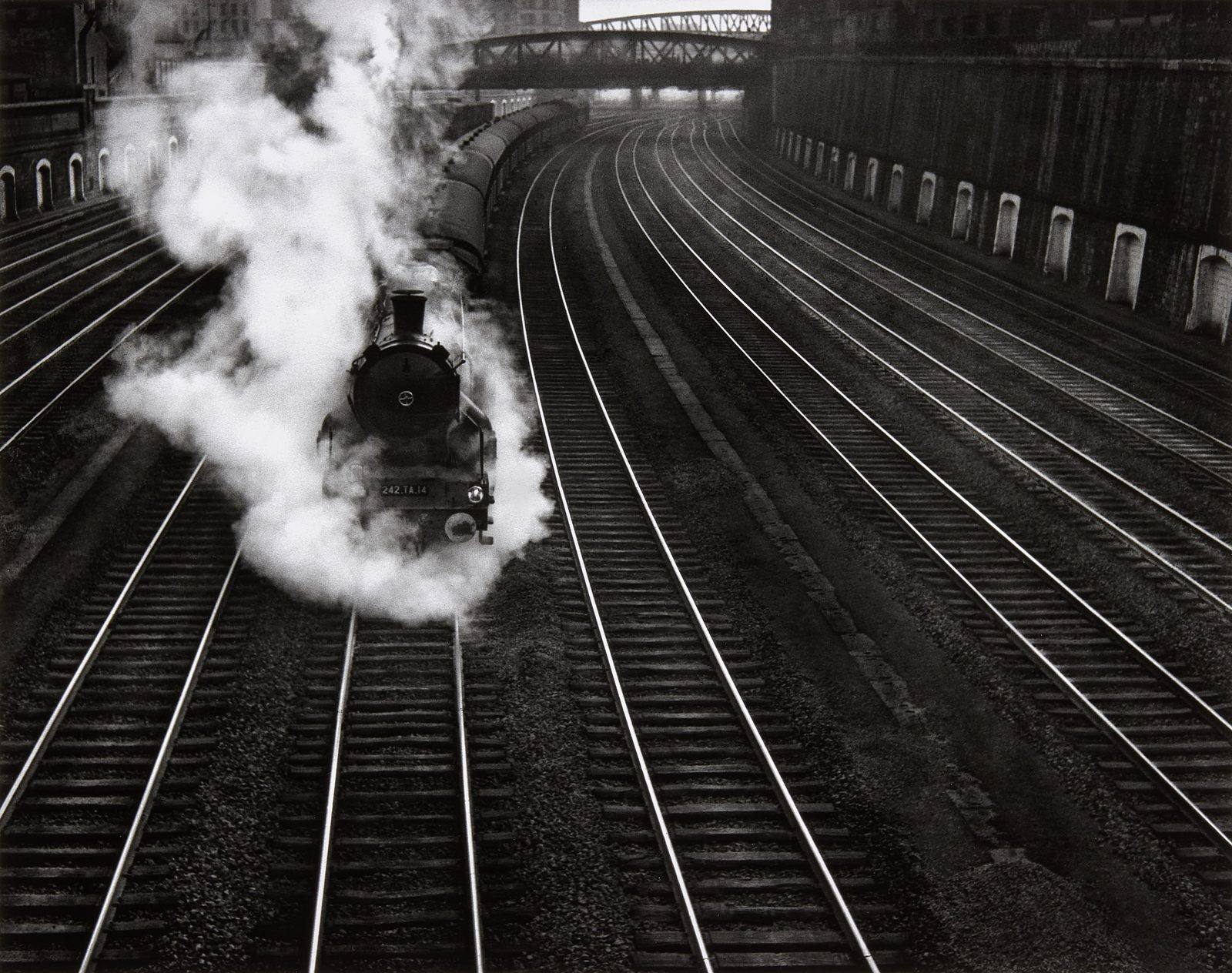 René Groebli's Rail Magic #394 (1949), Lot 3 in the Perspectives sale, estimated at €4,500 to 5,500 and already at €4,000 in pre-bidding.